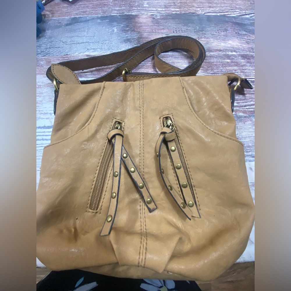 Bueno Big Light Tan Purse Lots Of Pockets Pre Owned Clean